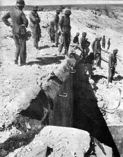 German soldiers on the roof of the concrete guns block