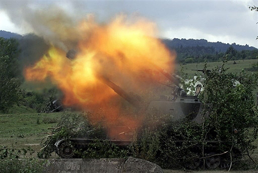 Russian self-propelled artillery fires on Georgian positions 