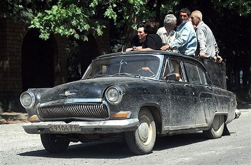 Georgian refugees leave South Ossetia