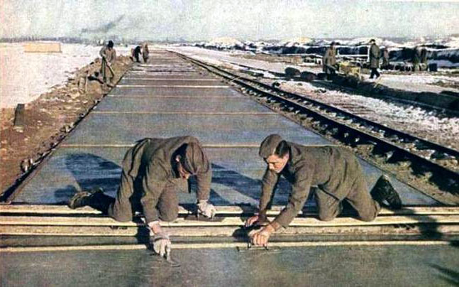 ICE RAILWAY BRIDGE OVER THE DNIEPER