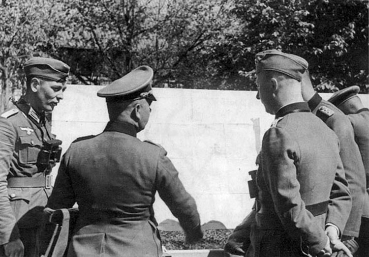 Oberst Gurran, commanding officer of the 506 Infantry regiment discussing future military actions before June 22, 1941. 